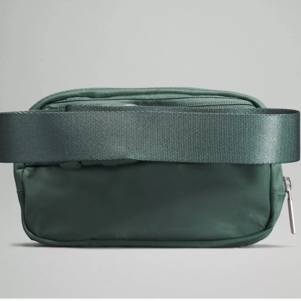 Lululemon EVERYWHERE BELT BAG tidewater teal. - Picture 4 of 6